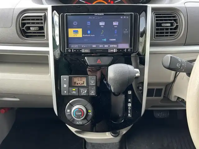 ダイハツ タント X SA Ⅲ 愛媛県 2017(平29)年 5.5万km パールホワイトⅢ 社外ナビ（AVIC-RZ500）/・Bluetooth/・CD.DVD/フルセグTV/ETC/ドライブレコーダー/シートヒーター（D席）/パワースライドドア/社外フロアマット/衝突被害軽減システム/コーナーセンサー/オートライト/オートマチックハイビーム/スマートキー/保証書/取扱説明書