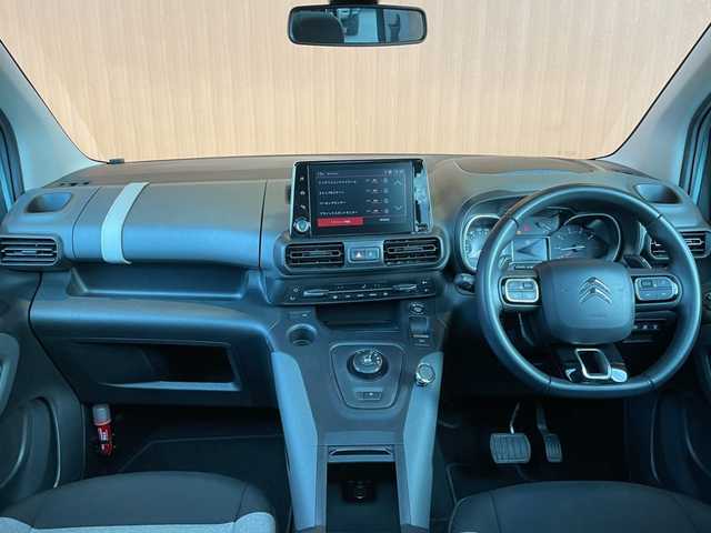 シトロエン ベルランゴ 愛知県 2020(令2)年 5.6万km ライトブルー ガラスルーフ/純正ディスプレイオーディオ/バックカメラ/サイドカメラ/360度カメラ/AppleCarPlay/サンブラインド/アクティブクルーズコントロール/ブラインドスポットアシスト/レーンキープ/ETC/ルーフレール