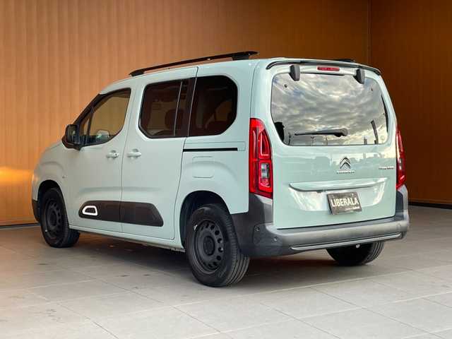 シトロエン ベルランゴ 愛知県 2020(令2)年 5.6万km ライトブルー ガラスルーフ/純正ディスプレイオーディオ/バックカメラ/サイドカメラ/360度カメラ/AppleCarPlay/サンブラインド/アクティブクルーズコントロール/ブラインドスポットアシスト/レーンキープ/ETC/ルーフレール