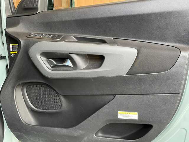 シトロエン ベルランゴ 愛知県 2020(令2)年 5.6万km ライトブルー ガラスルーフ/純正ディスプレイオーディオ/バックカメラ/サイドカメラ/360度カメラ/AppleCarPlay/サンブラインド/アクティブクルーズコントロール/ブラインドスポットアシスト/レーンキープ/ETC/ルーフレール