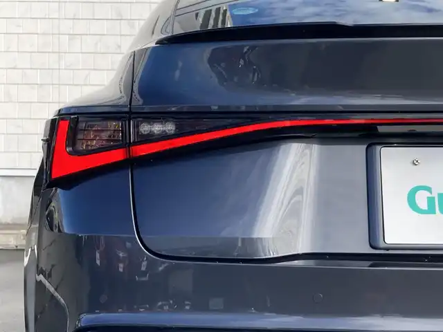 レクサス ＩＳ 300h Fスポーツ 静岡県 2023(令5)年 2.5万km ソニッククロム LEXUS Safety/純正10.3インチナビ/　AM FM CD DVD Bluetooth USB SD/フルセグTV/バックモニター/前後方ドライブレコーダー/レーダークルーズコントロール/LEDオートヘッドランプ/パワーシート(前席)/シートヒーター(前席)/前後方クリアランスソナー/純正19インチアルミホイール/パーキングアシスト/パドルシフト/ワンオーナー/レッドレザーシート/ビルトインETC2.0