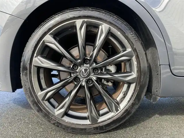 レクサス ＩＳ 300h Fスポーツ 静岡県 2023(令5)年 2.5万km ソニッククロム LEXUS Safety/純正10.3インチナビ/　AM FM CD DVD Bluetooth USB SD/フルセグTV/バックモニター/前後方ドライブレコーダー/レーダークルーズコントロール/LEDオートヘッドランプ/パワーシート(前席)/シートヒーター(前席)/前後方クリアランスソナー/純正19インチアルミホイール/パーキングアシスト/パドルシフト/ワンオーナー/レッドレザーシート/ビルトインETC2.0