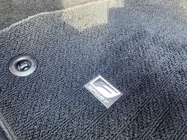 レクサス ＩＳ 300h Fスポーツ 静岡県 2023(令5)年 2.5万km ソニッククロム LEXUS Safety/純正10.3インチナビ/　AM FM CD DVD Bluetooth USB SD/フルセグTV/バックモニター/前後方ドライブレコーダー/レーダークルーズコントロール/LEDオートヘッドランプ/パワーシート(前席)/シートヒーター(前席)/前後方クリアランスソナー/純正19インチアルミホイール/パーキングアシスト/パドルシフト/ワンオーナー/レッドレザーシート/ビルトインETC2.0