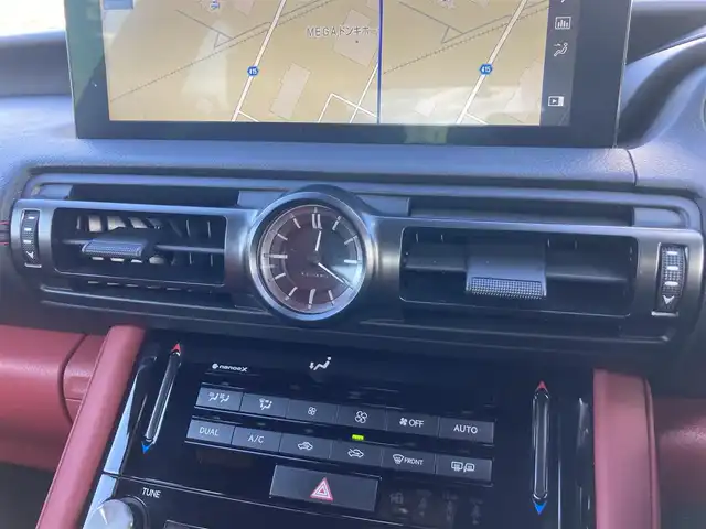 レクサス ＩＳ 300h Fスポーツ 静岡県 2023(令5)年 2.5万km ソニッククロム LEXUS Safety/純正10.3インチナビ/　AM FM CD DVD Bluetooth USB SD/フルセグTV/バックモニター/前後方ドライブレコーダー/レーダークルーズコントロール/LEDオートヘッドランプ/パワーシート(前席)/シートヒーター(前席)/前後方クリアランスソナー/純正19インチアルミホイール/パーキングアシスト/パドルシフト/ワンオーナー/レッドレザーシート/ビルトインETC2.0