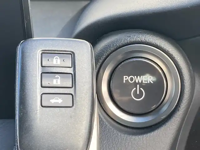 レクサス ＩＳ 300h Fスポーツ 静岡県 2023(令5)年 2.5万km ソニッククロム LEXUS Safety/純正10.3インチナビ/　AM FM CD DVD Bluetooth USB SD/フルセグTV/バックモニター/前後方ドライブレコーダー/レーダークルーズコントロール/LEDオートヘッドランプ/パワーシート(前席)/シートヒーター(前席)/前後方クリアランスソナー/純正19インチアルミホイール/パーキングアシスト/パドルシフト/ワンオーナー/レッドレザーシート/ビルトインETC2.0