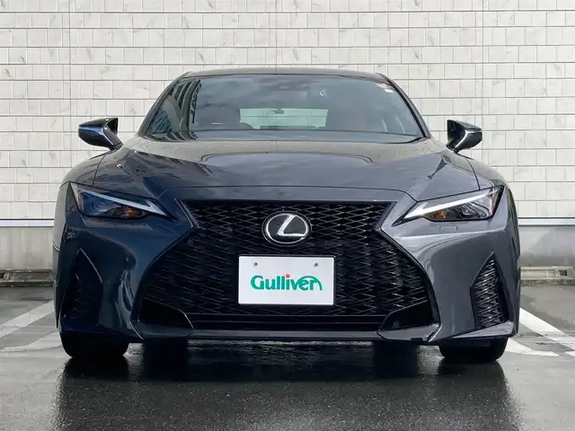 レクサス ＩＳ 300h Fスポーツ 静岡県 2023(令5)年 2.5万km ソニッククロム LEXUS Safety/純正10.3インチナビ/　AM FM CD DVD Bluetooth USB SD/フルセグTV/バックモニター/前後方ドライブレコーダー/レーダークルーズコントロール/LEDオートヘッドランプ/パワーシート(前席)/シートヒーター(前席)/前後方クリアランスソナー/純正19インチアルミホイール/パーキングアシスト/パドルシフト/ワンオーナー/レッドレザーシート/ビルトインETC2.0