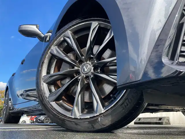 レクサス ＩＳ 300h Fスポーツ 静岡県 2023(令5)年 2.5万km ソニッククロム LEXUS Safety/純正10.3インチナビ/　AM FM CD DVD Bluetooth USB SD/フルセグTV/バックモニター/前後方ドライブレコーダー/レーダークルーズコントロール/LEDオートヘッドランプ/パワーシート(前席)/シートヒーター(前席)/前後方クリアランスソナー/純正19インチアルミホイール/パーキングアシスト/パドルシフト/ワンオーナー/レッドレザーシート/ビルトインETC2.0