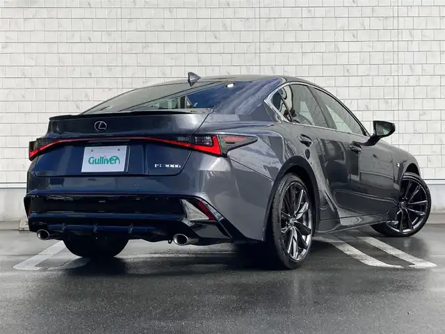 レクサス ＩＳ 300h Fスポーツ 静岡県 2023(令5)年 2.5万km ソニッククロム LEXUS Safety/純正10.3インチナビ/　AM FM CD DVD Bluetooth USB SD/フルセグTV/バックモニター/前後方ドライブレコーダー/レーダークルーズコントロール/LEDオートヘッドランプ/パワーシート(前席)/シートヒーター(前席)/前後方クリアランスソナー/純正19インチアルミホイール/パーキングアシスト/パドルシフト/ワンオーナー/レッドレザーシート/ビルトインETC2.0