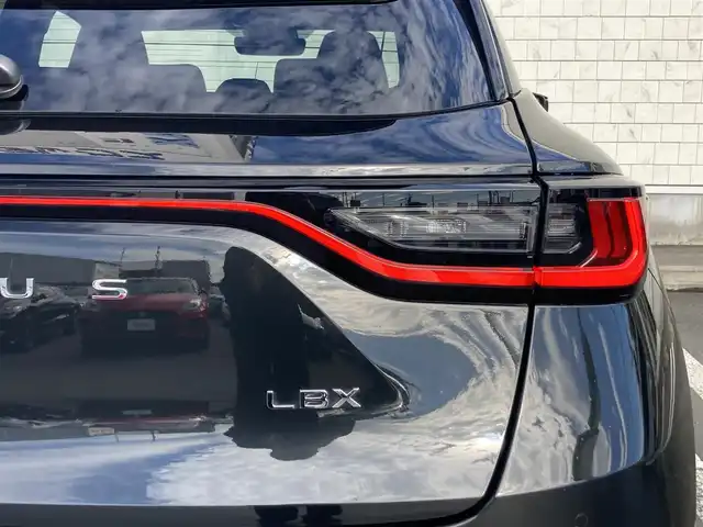 レクサス ＬＢＸ リラックス 静岡県 2024(令6)年 4.5万km ブラックマイカ レクサスセーフティシステム＋/純正9.8インチコネクティッドナビ(G-Link未契約)/　AM FM Bluetooth USB /フルセグTV/ビルトインETC2.0/レーダークルーズコントロール/LEDオートヘッドライト/シートヒーター(前席)/メモリー機能付きパワーシート(運転席)/ステアリングヒーター/パワーバックドア/前後方クリアランスソナー/純正18インチアルミホイール/カラーヘッドアップディスプレイ/パドルシフト/アラウンドビューモニター/レザーシート