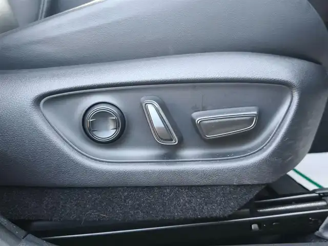 レクサス ＬＢＸ リラックス 静岡県 2024(令6)年 4.5万km ブラックマイカ 〇純正9.8インチディスプレイオーディオ/〇フルセグTV/〇AppleCarPlay/AndroidAuto/〇アドバンストドライブ/〇カラーヘッドアップディスプレイ/〇パノラミックビューモニター/〇ビルトインETC2.0/〇セーフティシステム＋/〇ブラインドスポットモニター/〇パワーバックドア/〇本革シート/〇シートヒーター/〇パワーシート/〇左右独立オートエアコン/〇革巻きステアリングホイール/〇パドルシフト/〇ステアリングヒーター/〇LEDヘッドライト/オートライト/〇純正18インチアルミ/〇スマートキー/〇禁煙車