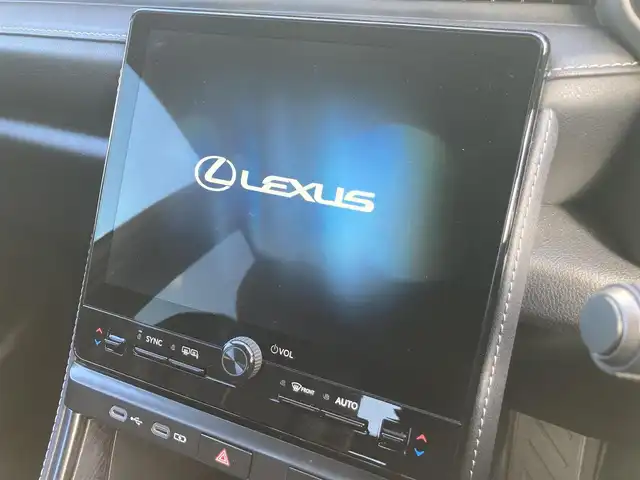 レクサス ＬＢＸ リラックス 静岡県 2024(令6)年 4.5万km ブラックマイカ レクサスセーフティシステム＋/純正9.8インチコネクティッドナビ(G-Link未契約)/　AM FM Bluetooth USB /フルセグTV/ビルトインETC2.0/レーダークルーズコントロール/LEDオートヘッドライト/シートヒーター(前席)/メモリー機能付きパワーシート(運転席)/ステアリングヒーター/パワーバックドア/前後方クリアランスソナー/純正18インチアルミホイール/カラーヘッドアップディスプレイ/パドルシフト/アラウンドビューモニター/レザーシート