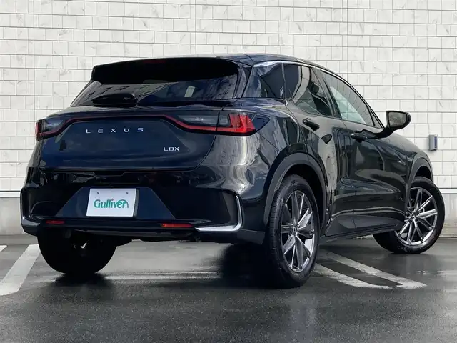 レクサス ＬＢＸ リラックス 静岡県 2024(令6)年 4.5万km ブラックマイカ レクサスセーフティシステム＋/純正9.8インチコネクティッドナビ(G-Link未契約)/　AM FM Bluetooth USB /フルセグTV/ビルトインETC2.0/レーダークルーズコントロール/LEDオートヘッドライト/シートヒーター(前席)/メモリー機能付きパワーシート(運転席)/ステアリングヒーター/パワーバックドア/前後方クリアランスソナー/純正18インチアルミホイール/カラーヘッドアップディスプレイ/パドルシフト/アラウンドビューモニター/レザーシート
