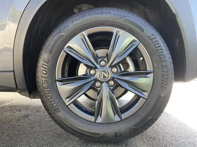 レクサス ＵＸ 200 バージョンC 静岡県 2022(令4)年 6.3万km ソニッククロム ムーンルーフ/純正12.3型ナビTV/ハンズフリーパワーバックドア/パノラミックビューモニター/ビルトインETC2.0/レーダークルーズコントロール/クリアランスソナー/ブラインドスポットモニター/セーフティシステムプラス/・プリクラッシュセーフティ/・レーントレーシングアシスト/・先行車発進告知機能/・ロードサインアシスト/・ドライバー異常時対応システム/純正OP三眼LEDヘッドランプ/アダプティブハイビームシステム/革巻きステアリング/ステアリングヒーター/パドルシフト/前席シートヒーター/純正17インチアルミホイール/スマートエントリー/スタートシステム