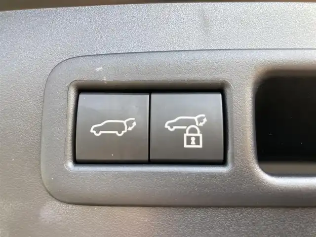 レクサス ＵＸ 200 バージョンC 静岡県 2022(令4)年 6.3万km ソニッククロム ムーンルーフ/純正12.3型ナビTV/ハンズフリーパワーバックドア/パノラミックビューモニター/ビルトインETC2.0/レーダークルーズコントロール/クリアランスソナー/ブラインドスポットモニター/セーフティシステムプラス/・プリクラッシュセーフティ/・レーントレーシングアシスト/・先行車発進告知機能/・ロードサインアシスト/・ドライバー異常時対応システム/純正OP三眼LEDヘッドランプ/アダプティブハイビームシステム/革巻きステアリング/ステアリングヒーター/パドルシフト/前席シートヒーター/純正17インチアルミホイール/スマートエントリー/スタートシステム