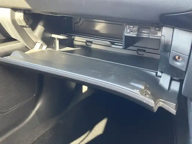 レクサス ＵＸ 200 バージョンC 静岡県 2022(令4)年 6.3万km ソニッククロム ムーンルーフ/純正12.3型ナビTV/ハンズフリーパワーバックドア/パノラミックビューモニター/ビルトインETC2.0/レーダークルーズコントロール/クリアランスソナー/ブラインドスポットモニター/セーフティシステムプラス/・プリクラッシュセーフティ/・レーントレーシングアシスト/・先行車発進告知機能/・ロードサインアシスト/・ドライバー異常時対応システム/純正OP三眼LEDヘッドランプ/アダプティブハイビームシステム/革巻きステアリング/ステアリングヒーター/パドルシフト/前席シートヒーター/純正17インチアルミホイール/スマートエントリー/スタートシステム