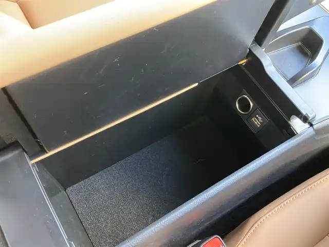 レクサス ＵＸ 200 バージョンC 静岡県 2022(令4)年 6.3万km ソニッククロム ムーンルーフ/純正12.3型ナビTV/ハンズフリーパワーバックドア/パノラミックビューモニター/ビルトインETC2.0/レーダークルーズコントロール/クリアランスソナー/ブラインドスポットモニター/セーフティシステムプラス/・プリクラッシュセーフティ/・レーントレーシングアシスト/・先行車発進告知機能/・ロードサインアシスト/・ドライバー異常時対応システム/純正OP三眼LEDヘッドランプ/アダプティブハイビームシステム/革巻きステアリング/ステアリングヒーター/パドルシフト/前席シートヒーター/純正17インチアルミホイール/スマートエントリー/スタートシステム