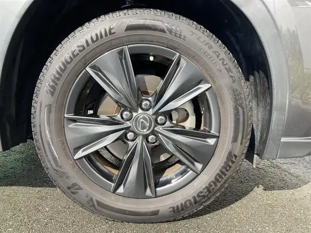 レクサス ＵＸ 200 バージョンC 静岡県 2022(令4)年 6.3万km ソニッククロム ムーンルーフ/純正12.3型ナビTV/ハンズフリーパワーバックドア/パノラミックビューモニター/ビルトインETC2.0/レーダークルーズコントロール/クリアランスソナー/ブラインドスポットモニター/セーフティシステムプラス/・プリクラッシュセーフティ/・レーントレーシングアシスト/・先行車発進告知機能/・ロードサインアシスト/・ドライバー異常時対応システム/純正OP三眼LEDヘッドランプ/アダプティブハイビームシステム/革巻きステアリング/ステアリングヒーター/パドルシフト/前席シートヒーター/純正17インチアルミホイール/スマートエントリー/スタートシステム