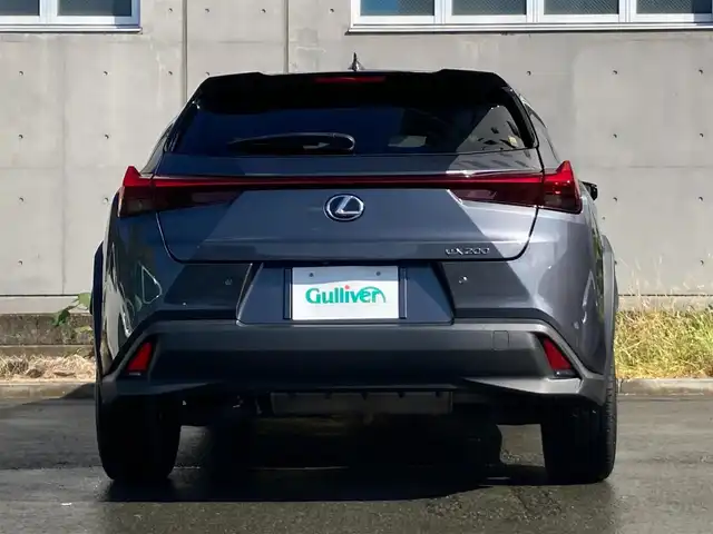 レクサス ＵＸ 200 バージョンC 静岡県 2022(令4)年 6.3万km ソニッククロム ムーンルーフ/純正12.3型ナビTV/ハンズフリーパワーバックドア/パノラミックビューモニター/ビルトインETC2.0/レーダークルーズコントロール/クリアランスソナー/ブラインドスポットモニター/セーフティシステムプラス/・プリクラッシュセーフティ/・レーントレーシングアシスト/・先行車発進告知機能/・ロードサインアシスト/・ドライバー異常時対応システム/純正OP三眼LEDヘッドランプ/アダプティブハイビームシステム/革巻きステアリング/ステアリングヒーター/パドルシフト/前席シートヒーター/純正17インチアルミホイール/スマートエントリー/スタートシステム