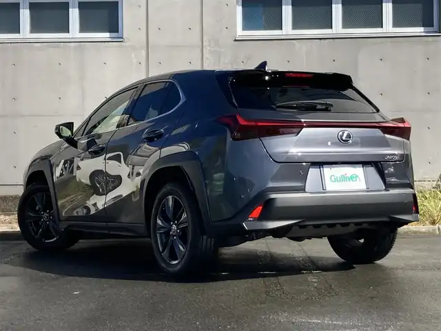 レクサス ＵＸ 200 バージョンC 静岡県 2022(令4)年 6.3万km ソニッククロム ムーンルーフ/純正12.3型ナビTV/ハンズフリーパワーバックドア/パノラミックビューモニター/ビルトインETC2.0/レーダークルーズコントロール/クリアランスソナー/ブラインドスポットモニター/セーフティシステムプラス/・プリクラッシュセーフティ/・レーントレーシングアシスト/・先行車発進告知機能/・ロードサインアシスト/・ドライバー異常時対応システム/純正OP三眼LEDヘッドランプ/アダプティブハイビームシステム/革巻きステアリング/ステアリングヒーター/パドルシフト/前席シートヒーター/純正17インチアルミホイール/スマートエントリー/スタートシステム