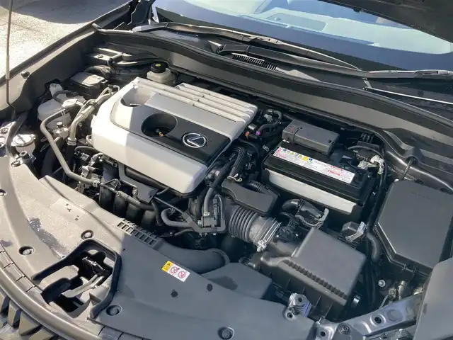 レクサス ＵＸ 200 バージョンC 静岡県 2022(令4)年 6.3万km ソニッククロム ムーンルーフ/純正12.3型ナビTV/ハンズフリーパワーバックドア/パノラミックビューモニター/ビルトインETC2.0/レーダークルーズコントロール/クリアランスソナー/ブラインドスポットモニター/セーフティシステムプラス/・プリクラッシュセーフティ/・レーントレーシングアシスト/・先行車発進告知機能/・ロードサインアシスト/・ドライバー異常時対応システム/純正OP三眼LEDヘッドランプ/アダプティブハイビームシステム/革巻きステアリング/ステアリングヒーター/パドルシフト/前席シートヒーター/純正17インチアルミホイール/スマートエントリー/スタートシステム