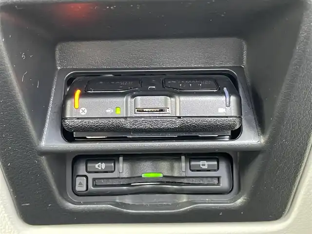 マツダ ＣＸ－６０ XD HV エクスクルーシブモダン 岡山県 2022(令4)年 3.5万km ロジウムホワイトプレミアムメタリック 12.3インチディスプレイ/フルセグTV、AM、FM、Bluetooth/AppleCarplay、AndroidAuto/BOSEサウンドシステム/白色ナッパレザー/アダブティブLEDヘッドライト/全方位モニター/レーンキープアシスト/緊急時車線維持支援/ブラインドスポットモニタリング/スマートブレーキサポート/・前方検知機能/・右直事故回避アシスト機能/・前進時左右接近物検知機能/・交差点事故回避アシスト機能/・後退時検知機能/・後退時左右接近物検知機能/前側方接近車両検知/マツダレーダークルーズコントロール/交通標識認識システム/クルージングトラフィックサポート/ドライバー異常時対応システム/ドライバーモニタリング/デイタイムランニングライト/ハンズフリー機能付きパワーリフトゲート/アクティブドライビングディスプレイ/アンビエントライト/12.3インチフル液晶メーター/運転席メモリーシート/前席シートヒーター/ステアリングヒーターF/前席ベンチレーション/前席パワーシート/USB端子　HDMI端子/ワイヤレス充電