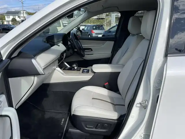 マツダ ＣＸ－６０ XD HV エクスクルーシブモダン 岡山県 2022(令4)年 3.5万km ロジウムホワイトプレミアムメタリック 12.3インチディスプレイ/フルセグTV、AM、FM、Bluetooth/AppleCarplay、AndroidAuto/BOSEサウンドシステム/白色ナッパレザー/アダブティブLEDヘッドライト/全方位モニター/レーンキープアシスト/緊急時車線維持支援/ブラインドスポットモニタリング/スマートブレーキサポート/・前方検知機能/・右直事故回避アシスト機能/・前進時左右接近物検知機能/・交差点事故回避アシスト機能/・後退時検知機能/・後退時左右接近物検知機能/前側方接近車両検知/マツダレーダークルーズコントロール/交通標識認識システム/クルージングトラフィックサポート/ドライバー異常時対応システム/ドライバーモニタリング/デイタイムランニングライト/ハンズフリー機能付きパワーリフトゲート/アクティブドライビングディスプレイ/アンビエントライト/12.3インチフル液晶メーター/運転席メモリーシート/前席シートヒーター/ステアリングヒーターF/前席ベンチレーション/前席パワーシート/USB端子　HDMI端子/ワイヤレス充電