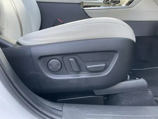 マツダ ＣＸ－６０ XD HV エクスクルーシブモダン 岡山県 2022(令4)年 3.5万km ロジウムホワイトプレミアムメタリック 12.3インチディスプレイ/フルセグTV、AM、FM、Bluetooth/AppleCarplay、AndroidAuto/BOSEサウンドシステム/白色ナッパレザー/アダブティブLEDヘッドライト/全方位モニター/レーンキープアシスト/緊急時車線維持支援/ブラインドスポットモニタリング/スマートブレーキサポート/・前方検知機能/・右直事故回避アシスト機能/・前進時左右接近物検知機能/・交差点事故回避アシスト機能/・後退時検知機能/・後退時左右接近物検知機能/前側方接近車両検知/マツダレーダークルーズコントロール/交通標識認識システム/クルージングトラフィックサポート/ドライバー異常時対応システム/ドライバーモニタリング/デイタイムランニングライト/ハンズフリー機能付きパワーリフトゲート/アクティブドライビングディスプレイ/アンビエントライト/12.3インチフル液晶メーター/運転席メモリーシート/前席シートヒーター/ステアリングヒーターF/前席ベンチレーション/前席パワーシート/USB端子　HDMI端子/ワイヤレス充電