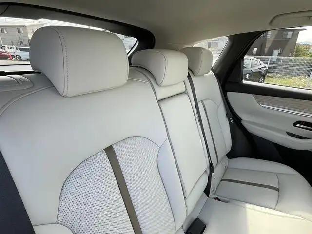 マツダ ＣＸ－６０ XD HV エクスクルーシブモダン 岡山県 2022(令4)年 3.5万km ロジウムホワイトプレミアムメタリック 12.3インチディスプレイ/フルセグTV、AM、FM、Bluetooth/AppleCarplay、AndroidAuto/BOSEサウンドシステム/白色ナッパレザー/アダブティブLEDヘッドライト/全方位モニター/レーンキープアシスト/緊急時車線維持支援/ブラインドスポットモニタリング/スマートブレーキサポート/・前方検知機能/・右直事故回避アシスト機能/・前進時左右接近物検知機能/・交差点事故回避アシスト機能/・後退時検知機能/・後退時左右接近物検知機能/前側方接近車両検知/マツダレーダークルーズコントロール/交通標識認識システム/クルージングトラフィックサポート/ドライバー異常時対応システム/ドライバーモニタリング/デイタイムランニングライト/ハンズフリー機能付きパワーリフトゲート/アクティブドライビングディスプレイ/アンビエントライト/12.3インチフル液晶メーター/運転席メモリーシート/前席シートヒーター/ステアリングヒーターF/前席ベンチレーション/前席パワーシート/USB端子　HDMI端子/ワイヤレス充電
