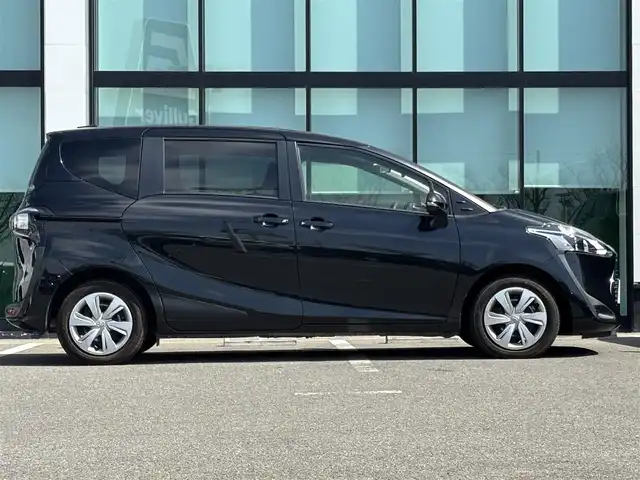 トヨタ シエンタ G 和歌山県 2021(令3)年 5.7万km ブラックマイカ 社外7型ナビ/バックカメラ/両側パワースライドドア/プリクラッシュセーフティー/レーンディパーチャーアラート/ドライブレコーダー/ETC/アイドリングストップ/ステアリングスイッチ/LEDヘッドライト/オートライト/オートマチックハイビーム
