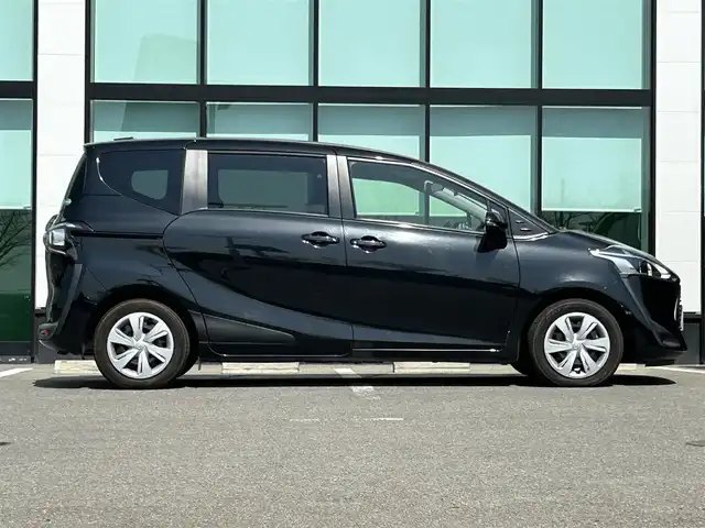 トヨタ シエンタ G 和歌山県 2021(令3)年 5.7万km ブラックマイカ 社外7型ナビ/バックカメラ/両側パワースライドドア/プリクラッシュセーフティー/レーンディパーチャーアラート/ドライブレコーダー/ETC/アイドリングストップ/ステアリングスイッチ/LEDヘッドライト/オートライト/オートマチックハイビーム