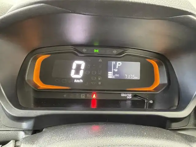 ダイハツ ミラ イース L SAⅢ 道央・札幌 2023(令5)年 0.8万km シャイニングホワイトパール ・4WD/・純正カーオーディオ(FM/AM/AUX)/・スマートアシストIII(衝突警報機能/コーナーセンサー/衝突回避支援ブレーキ機能/誤発進抑制機能/車線逸脱警報/先行車発進告知/オートハイビーム)/・オートライト/・パワーウィンドウ/・アイドリングストップ/・横滑り防止/・純正フロアマット