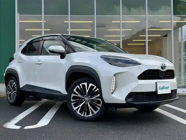 トヨタ ヤリスクロス ハイブリッド Z 愛媛県 2021(令3)年 3.4万km ホワイトパールクリスタルシャイン パノラミックビューモニター（全方位カメラ）/純正ディスプレイオーディオ/ナビ・Bluetooth・USB・フルセグTV・Miracast/パワーシート（D席）/シートヒーター（D・N席）/ハーフレザーシート（茶）/プリクラッシュセーフティシステム/アダプティブクルーズコントロール/レーンキープアシスト/オートハイビーム/ブラインドスポットモニター/リアクロストラフィックアラート/前後コーナーセンサー/AC1００V電源/LEDヘッドライト/純正18インチアルミ/禁煙車