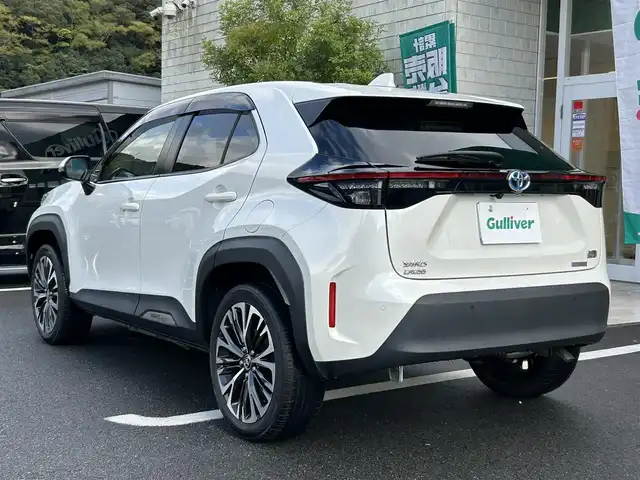 トヨタ ヤリスクロス ハイブリッド Z 愛媛県 2021(令3)年 3.4万km ホワイトパールクリスタルシャイン パノラミックビューモニター（全方位カメラ）/純正ディスプレイオーディオ/ナビ・Bluetooth・USB・フルセグTV・Miracast/パワーシート（D席）/シートヒーター（D・N席）/ハーフレザーシート（茶）/プリクラッシュセーフティシステム/アダプティブクルーズコントロール/レーンキープアシスト/オートハイビーム/ブラインドスポットモニター/リアクロストラフィックアラート/前後コーナーセンサー/AC1００V電源/LEDヘッドライト/純正18インチアルミ/禁煙車