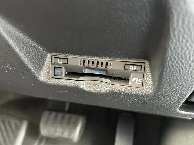 トヨタ ヤリスクロス ハイブリッド Z 愛媛県 2021(令3)年 3.4万km ホワイトパールクリスタルシャイン パノラミックビューモニター（全方位カメラ）/純正ディスプレイオーディオ/ナビ・Bluetooth・USB・フルセグTV・Miracast/パワーシート（D席）/シートヒーター（D・N席）/ハーフレザーシート（茶）/プリクラッシュセーフティシステム/アダプティブクルーズコントロール/レーンキープアシスト/オートハイビーム/ブラインドスポットモニター/リアクロストラフィックアラート/前後コーナーセンサー/AC1００V電源/LEDヘッドライト/純正18インチアルミ/禁煙車