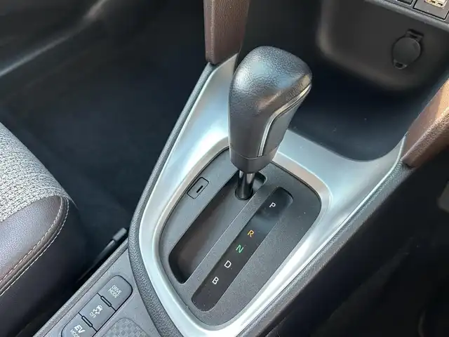 トヨタ ヤリスクロス ハイブリッド Z 愛媛県 2021(令3)年 3.4万km ホワイトパールクリスタルシャイン パノラミックビューモニター（全方位カメラ）/純正ディスプレイオーディオ/ナビ・Bluetooth・USB・フルセグTV・Miracast/パワーシート（D席）/シートヒーター（D・N席）/ハーフレザーシート（茶）/プリクラッシュセーフティシステム/アダプティブクルーズコントロール/レーンキープアシスト/オートハイビーム/ブラインドスポットモニター/リアクロストラフィックアラート/前後コーナーセンサー/AC1００V電源/LEDヘッドライト/純正18インチアルミ/禁煙車