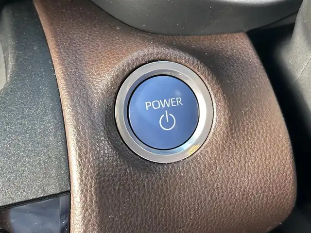 トヨタ ヤリスクロス ハイブリッド Z 愛媛県 2021(令3)年 3.4万km ホワイトパールクリスタルシャイン パノラミックビューモニター（全方位カメラ）/純正ディスプレイオーディオ/ナビ・Bluetooth・USB・フルセグTV・Miracast/パワーシート（D席）/シートヒーター（D・N席）/ハーフレザーシート（茶）/プリクラッシュセーフティシステム/アダプティブクルーズコントロール/レーンキープアシスト/オートハイビーム/ブラインドスポットモニター/リアクロストラフィックアラート/前後コーナーセンサー/AC1００V電源/LEDヘッドライト/純正18インチアルミ/禁煙車