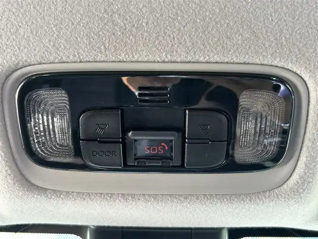 トヨタ ヤリスクロス ハイブリッド Z 愛媛県 2021(令3)年 3.4万km ホワイトパールクリスタルシャイン パノラミックビューモニター（全方位カメラ）/純正ディスプレイオーディオ/ナビ・Bluetooth・USB・フルセグTV・Miracast/パワーシート（D席）/シートヒーター（D・N席）/ハーフレザーシート（茶）/プリクラッシュセーフティシステム/アダプティブクルーズコントロール/レーンキープアシスト/オートハイビーム/ブラインドスポットモニター/リアクロストラフィックアラート/前後コーナーセンサー/AC1００V電源/LEDヘッドライト/純正18インチアルミ/禁煙車