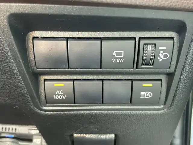 トヨタ ヤリスクロス ハイブリッド Z 愛媛県 2021(令3)年 3.4万km ホワイトパールクリスタルシャイン パノラミックビューモニター（全方位カメラ）/純正ディスプレイオーディオ/ナビ・Bluetooth・USB・フルセグTV・Miracast/パワーシート（D席）/シートヒーター（D・N席）/ハーフレザーシート（茶）/プリクラッシュセーフティシステム/アダプティブクルーズコントロール/レーンキープアシスト/オートハイビーム/ブラインドスポットモニター/リアクロストラフィックアラート/前後コーナーセンサー/AC1００V電源/LEDヘッドライト/純正18インチアルミ/禁煙車