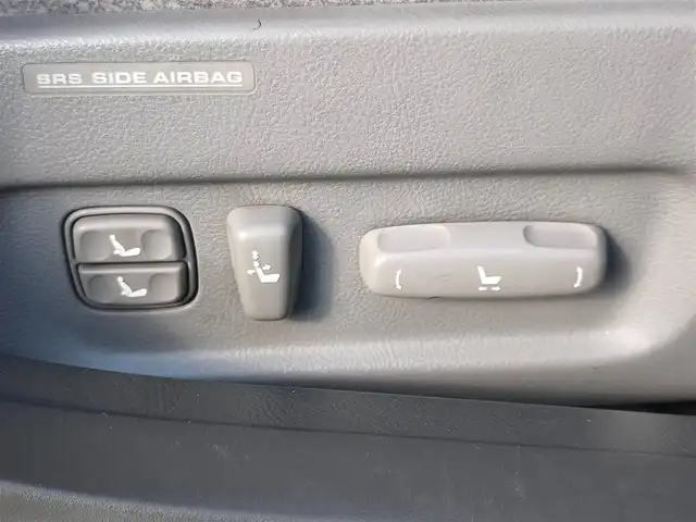 トヨタ セルシオ Cタイプ Fパッケージ 愛知県 2006(平18)年 9.1万km ダークブルーマイカ 純正MOPナビ/バックモニター/クルーズコントロール/横滑り防止装置/ステアリング連動HIDヘッドランプ/オートライト/オートエアコン　/純正OP木目調/革巻きコンビステアリング/前席パワーシート/後席シートヒーター/後席メモリー機能付パワーシート/純正17インチアルミホイール/スマートキー/イモビライザー/オートアラーム/禁煙車