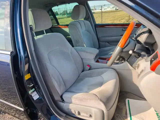 トヨタ セルシオ Cタイプ Fパッケージ 愛知県 2006(平18)年 9.1万km ダークブルーマイカ 純正MOPナビ/バックモニター/クルーズコントロール/横滑り防止装置/ステアリング連動HIDヘッドランプ/オートライト/オートエアコン　/純正OP木目調/革巻きコンビステアリング/前席パワーシート/後席シートヒーター/後席メモリー機能付パワーシート/純正17インチアルミホイール/スマートキー/イモビライザー/オートアラーム/禁煙車