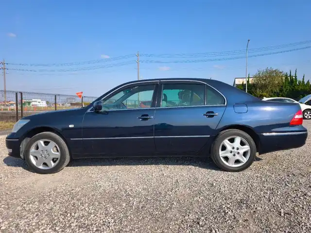 トヨタ セルシオ Cタイプ Fパッケージ 愛知県 2006(平18)年 9.1万km ダークブルーマイカ 純正MOPナビ/バックモニター/クルーズコントロール/横滑り防止装置/ステアリング連動HIDヘッドランプ/オートライト/オートエアコン　/純正OP木目調/革巻きコンビステアリング/前席パワーシート/後席シートヒーター/後席メモリー機能付パワーシート/純正17インチアルミホイール/スマートキー/イモビライザー/オートアラーム/禁煙車