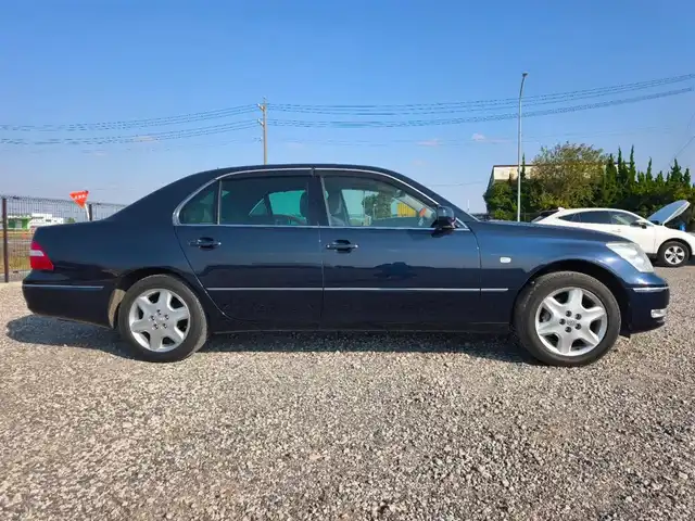 トヨタ セルシオ Cタイプ Fパッケージ 愛知県 2006(平18)年 9.1万km ダークブルーマイカ 純正MOPナビ/バックモニター/クルーズコントロール/横滑り防止装置/ステアリング連動HIDヘッドランプ/オートライト/オートエアコン　/純正OP木目調/革巻きコンビステアリング/前席パワーシート/後席シートヒーター/後席メモリー機能付パワーシート/純正17インチアルミホイール/スマートキー/イモビライザー/オートアラーム/禁煙車