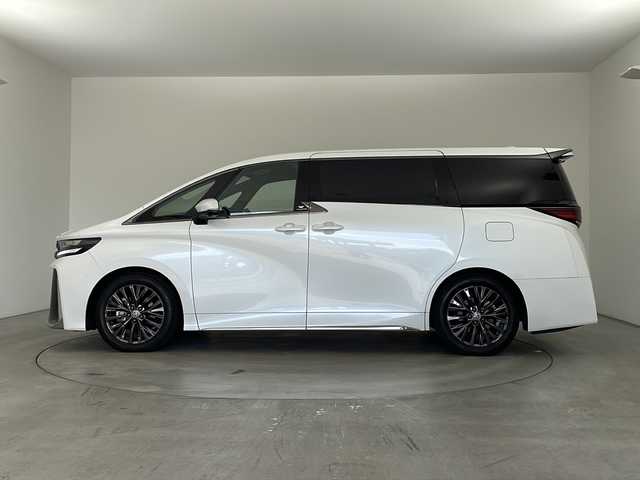 トヨタ ヴェルファイア ハイブリット Z プレミア 兵庫県 2023(令5)年 2万km プラチナホワイトパールマイカ ・純正ディスプレイオーディオ/・Bluetooth/USB/HDMI/TV/・パノラミックビューモニター/・トヨタセーフティセンス/・プリクラッシュセーフティ/・レーンディバーチャーアラート/・レーダクルーズコントロール/・アダプティブハイビームシステム/・ロードサインアシスト/・ドライバー異常時対応システム/・プロアクティブドライビングアシスト/・発進遅れ告知機能/・ブラインドスポットモニター/・フロントクロストラフィックアラート/・レーンチェンジアシスト/・安心降車アシスト/・パーキングサポートブレーキ/・両側パワースライドドア/・デジタルインナーミラー/・ムーンルーフ/・ステアリングヒーター/・パドルシフト/・レザーシート/・前席パワーシート/・前席シートヒーター/・前席ベンチレーション/・置くだけ充電/・LEDヘッドライト/・純正19インチアルミホイールタイヤ/・ビルトインETC2.0