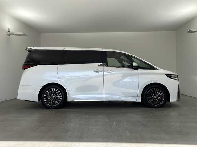 トヨタ ヴェルファイア ハイブリット Z プレミア 兵庫県 2023(令5)年 2万km プラチナホワイトパールマイカ ・純正ディスプレイオーディオ/・Bluetooth/USB/HDMI/TV/・パノラミックビューモニター/・トヨタセーフティセンス/・プリクラッシュセーフティ/・レーンディバーチャーアラート/・レーダクルーズコントロール/・アダプティブハイビームシステム/・ロードサインアシスト/・ドライバー異常時対応システム/・プロアクティブドライビングアシスト/・発進遅れ告知機能/・ブラインドスポットモニター/・フロントクロストラフィックアラート/・レーンチェンジアシスト/・安心降車アシスト/・パーキングサポートブレーキ/・両側パワースライドドア/・デジタルインナーミラー/・ムーンルーフ/・ステアリングヒーター/・パドルシフト/・レザーシート/・前席パワーシート/・前席シートヒーター/・前席ベンチレーション/・置くだけ充電/・LEDヘッドライト/・純正19インチアルミホイールタイヤ/・ビルトインETC2.0