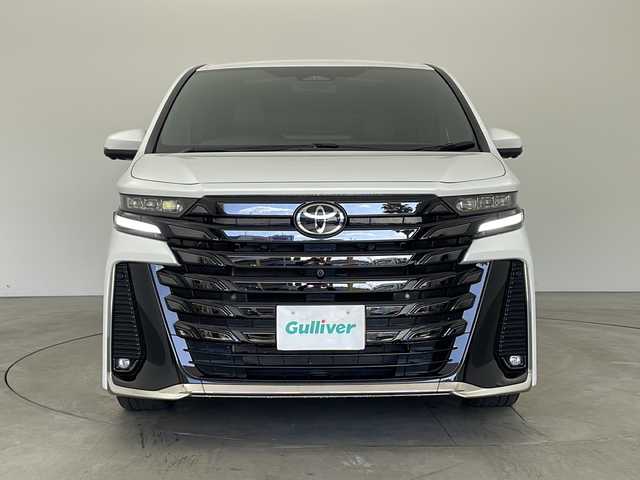 トヨタ ヴェルファイア ハイブリット Z プレミア 兵庫県 2023(令5)年 2万km プラチナホワイトパールマイカ ・純正ディスプレイオーディオ/・Bluetooth/USB/HDMI/TV/・パノラミックビューモニター/・トヨタセーフティセンス/・プリクラッシュセーフティ/・レーンディバーチャーアラート/・レーダクルーズコントロール/・アダプティブハイビームシステム/・ロードサインアシスト/・ドライバー異常時対応システム/・プロアクティブドライビングアシスト/・発進遅れ告知機能/・ブラインドスポットモニター/・フロントクロストラフィックアラート/・レーンチェンジアシスト/・安心降車アシスト/・パーキングサポートブレーキ/・両側パワースライドドア/・デジタルインナーミラー/・ムーンルーフ/・ステアリングヒーター/・パドルシフト/・レザーシート/・前席パワーシート/・前席シートヒーター/・前席ベンチレーション/・置くだけ充電/・LEDヘッドライト/・純正19インチアルミホイールタイヤ/・ビルトインETC2.0