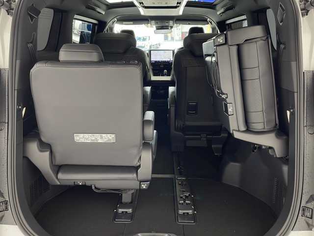 トヨタ ヴェルファイア ハイブリット Z プレミア 兵庫県 2023(令5)年 2万km プラチナホワイトパールマイカ ・純正ディスプレイオーディオ/・Bluetooth/USB/HDMI/TV/・パノラミックビューモニター/・トヨタセーフティセンス/・プリクラッシュセーフティ/・レーンディバーチャーアラート/・レーダクルーズコントロール/・アダプティブハイビームシステム/・ロードサインアシスト/・ドライバー異常時対応システム/・プロアクティブドライビングアシスト/・発進遅れ告知機能/・ブラインドスポットモニター/・フロントクロストラフィックアラート/・レーンチェンジアシスト/・安心降車アシスト/・パーキングサポートブレーキ/・両側パワースライドドア/・デジタルインナーミラー/・ムーンルーフ/・ステアリングヒーター/・パドルシフト/・レザーシート/・前席パワーシート/・前席シートヒーター/・前席ベンチレーション/・置くだけ充電/・LEDヘッドライト/・純正19インチアルミホイールタイヤ/・ビルトインETC2.0