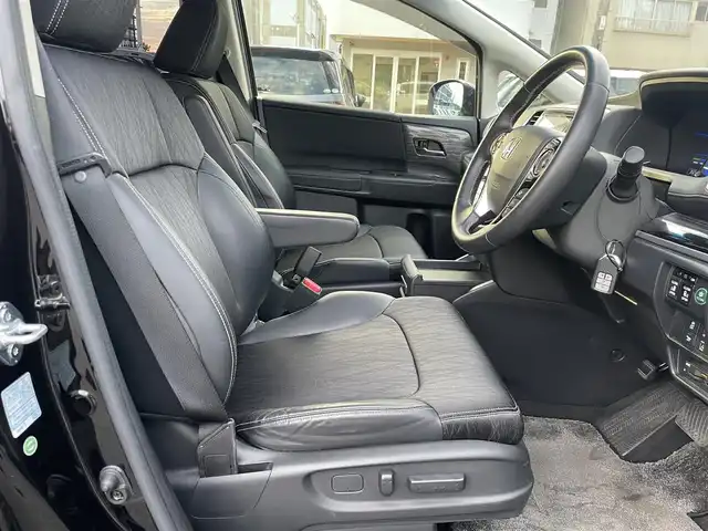 ホンダ オデッセイ ハイブリッド e:HEVアブソルート 島根県 2017(平29)年 4.9万km クリスタルブラックパール 社外ナビ/フルセグTV　/ＤＶＤ再生/Ｂｌｕｅｔｏｏｔｈ接続　/フリップダウンモニター　/両側パワースライドドア　/バックカメラ　/ＥＴＣ　/前後ドライブレコーダー　/アダプティブクルーズコントロール　/衝突軽減ブレーキ　/スマートキー　/純正ＬＥＤヘッドライト　/純正１７インチアルミホイール/純正フロアマット/保証書・取扱説明書/スペアキー1本