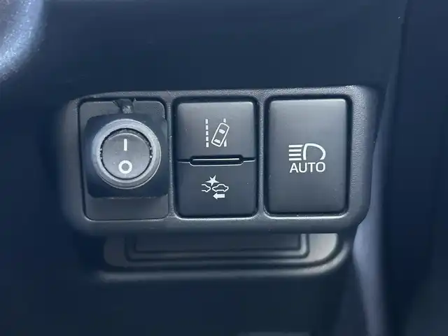 トヨタ アクア クロスオーバー 佐賀県 2017(平29)年 7.6万km ライムホワイトパールクリスタルシャイン トヨタセーフティセンスC/・プリクラッシュセーフティ/・オートマチックハイビーム/・レーンディパーチャーアラート/純正SDナビ/・バックカメラ/・フルセグTV/BT/CD/DVD/純正16インチAW/ハーフレザーシート/LEDヘッドライト/フォグランプ/ETC/プッシュスタート/スペアキー×1