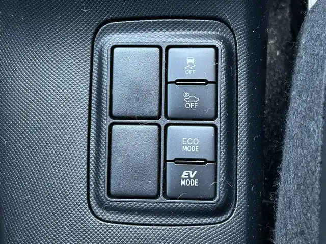 トヨタ アクア クロスオーバー 佐賀県 2017(平29)年 7.6万km ライムホワイトパールクリスタルシャイン トヨタセーフティセンスC/・プリクラッシュセーフティ/・オートマチックハイビーム/・レーンディパーチャーアラート/純正SDナビ/・バックカメラ/・フルセグTV/BT/CD/DVD/純正16インチAW/ハーフレザーシート/LEDヘッドライト/フォグランプ/ETC/プッシュスタート/スペアキー×1