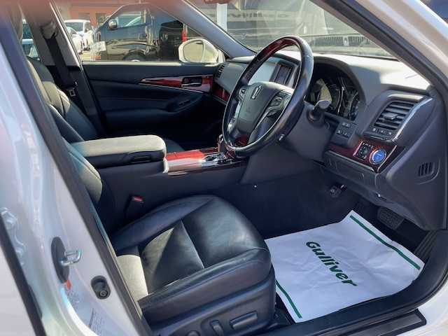 トヨタ クラウン マジェスタ Fバージョン 長崎県 2016(平28)年 4.3万km ホワイトパールクリスタルシャイン 純正メーカーナビ/CD/DVD/BT/BL/フルセグTV/バックカメラ/黒レザーシート/前席パワーシート/D席メモリーシート/前席シートヒーター/前席エアーシート/ステアリングヒーター/トヨタセーフティセンス/レーダークルーズコントロール/レーンキープアシスト/ブラインドスポットモニター/LEDヘッドライト/ビルトインETC